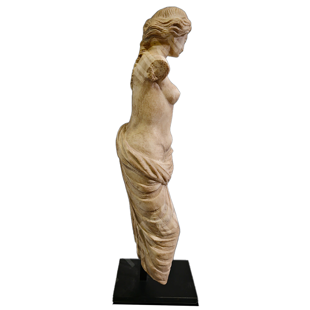 Мраморная статуя Венеры. Мрамор. Древняя Греция, в стиле III–V в. до н. э.