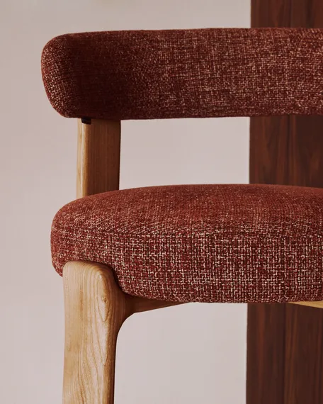 Полубарный стул Granite из терракотовой синели и ясеня с натуральной отделкой 65 см