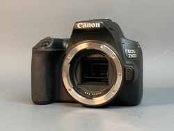 Canon 250D Kit 18-55mm STM 22.000 кадров