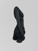 Платье Dzhadagaevs однотонное короткое с перекрученным низом и боди