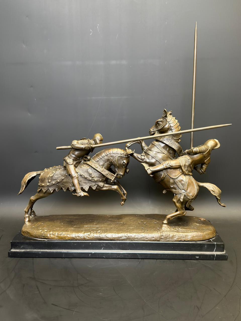 Скульптурная композиция «Бой герцога Кларенса и рыцаря Фонтена»