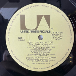 Винтажная виниловая пластинка LP Джеймс Бонд James Bond 007 Live And Let Die Живи и Дай Умереть (Motion Picture Soundtrack) (Japan 1973) (No Obi)