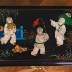 Лаковая шкатулка с инкрустацией и бархатной отделкой