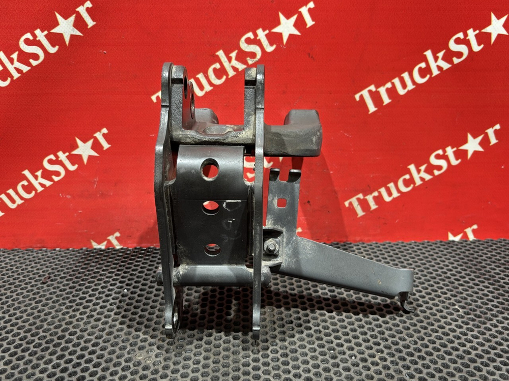 Кронштейн торсиона кабины левый 2023г