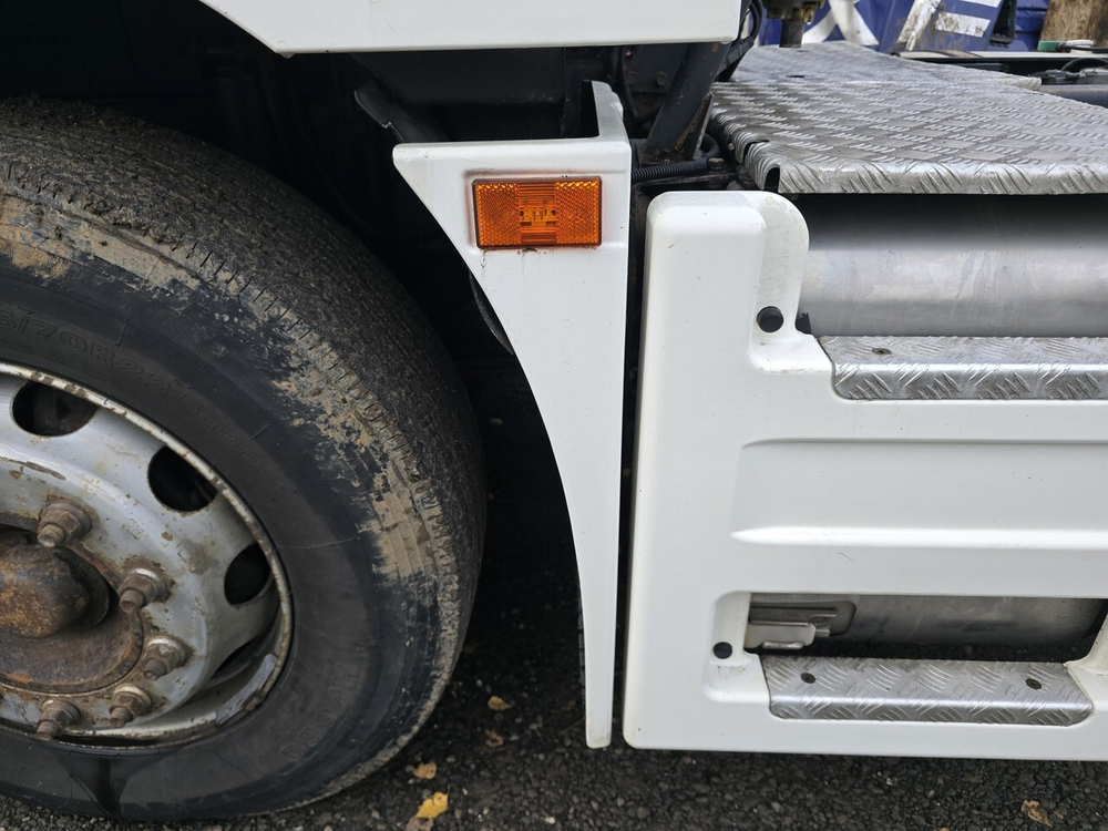 Крыло переднее левое задняя часть