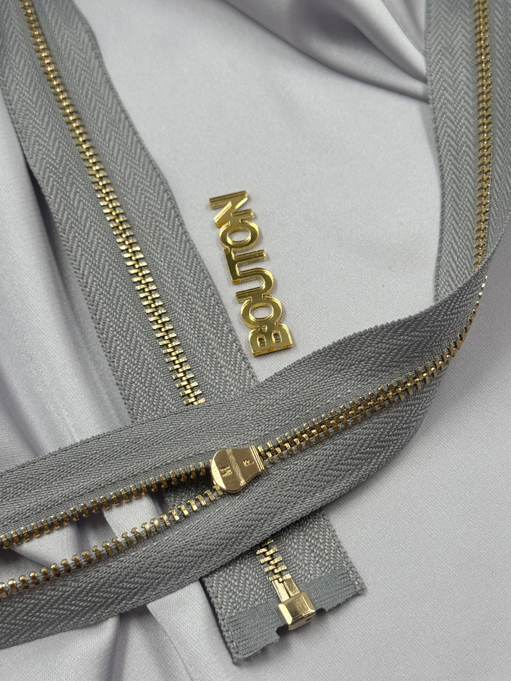 Молния светло-серая золото жемчуг