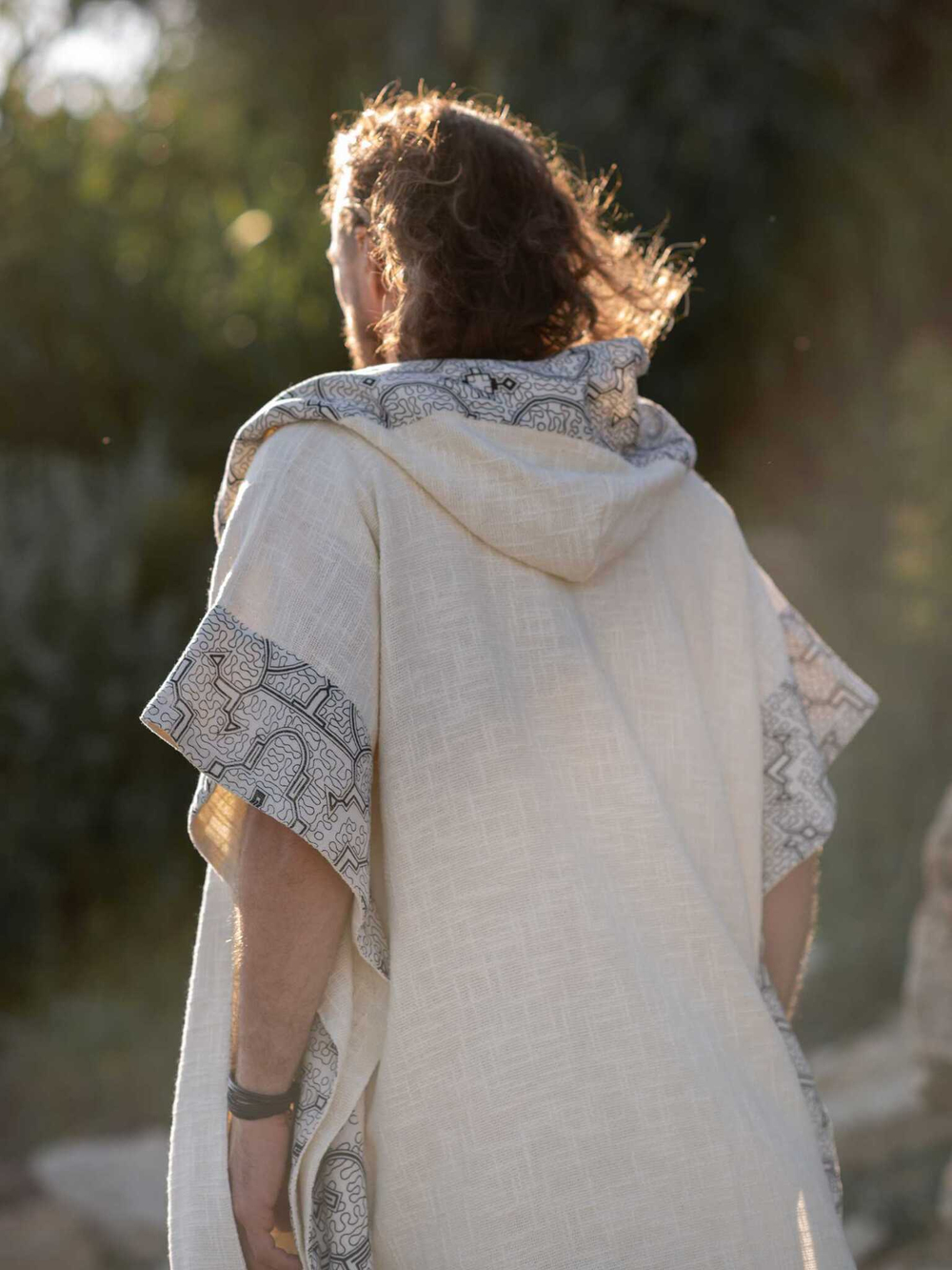 Накидка с капюшоном и орнаментом Аяуаска