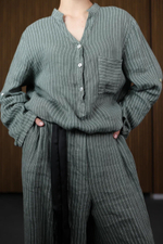 льняной костюм в полоску