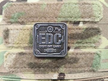 Патч на одежду "EDC" серебро, металл.