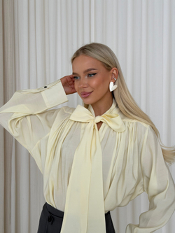 Блуза с бантом молочный