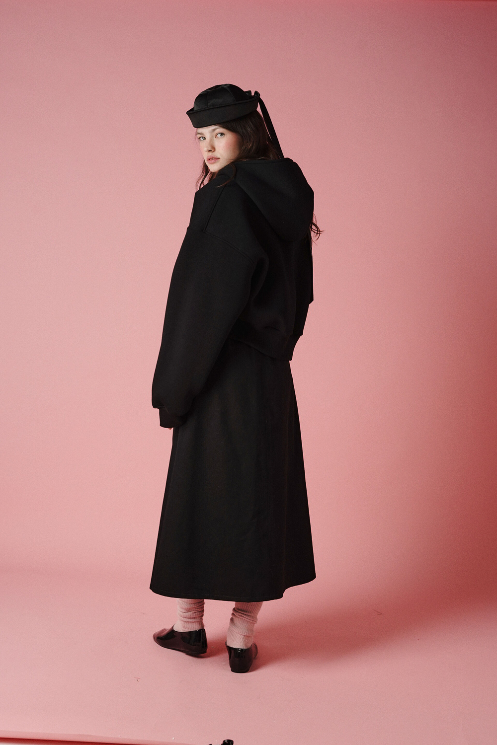 Худи на молнии укороченная с начесом, черная