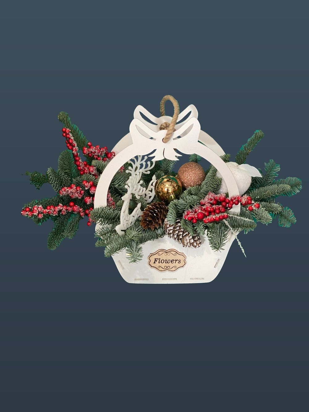 Новогодняя композиция с игрушками