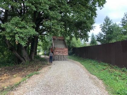 Подъездная дорога к «Романовскому Парку – 2» отсыпана щебнем средней фракции