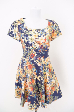 Платье AScool "с лилиями" 42 размер, новое