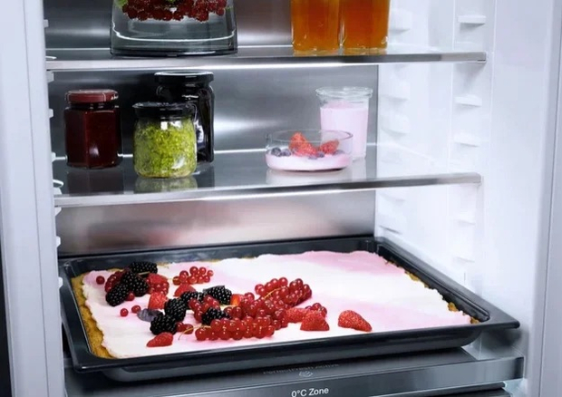 Встраиваемый холодильник Miele KFN 7774 B