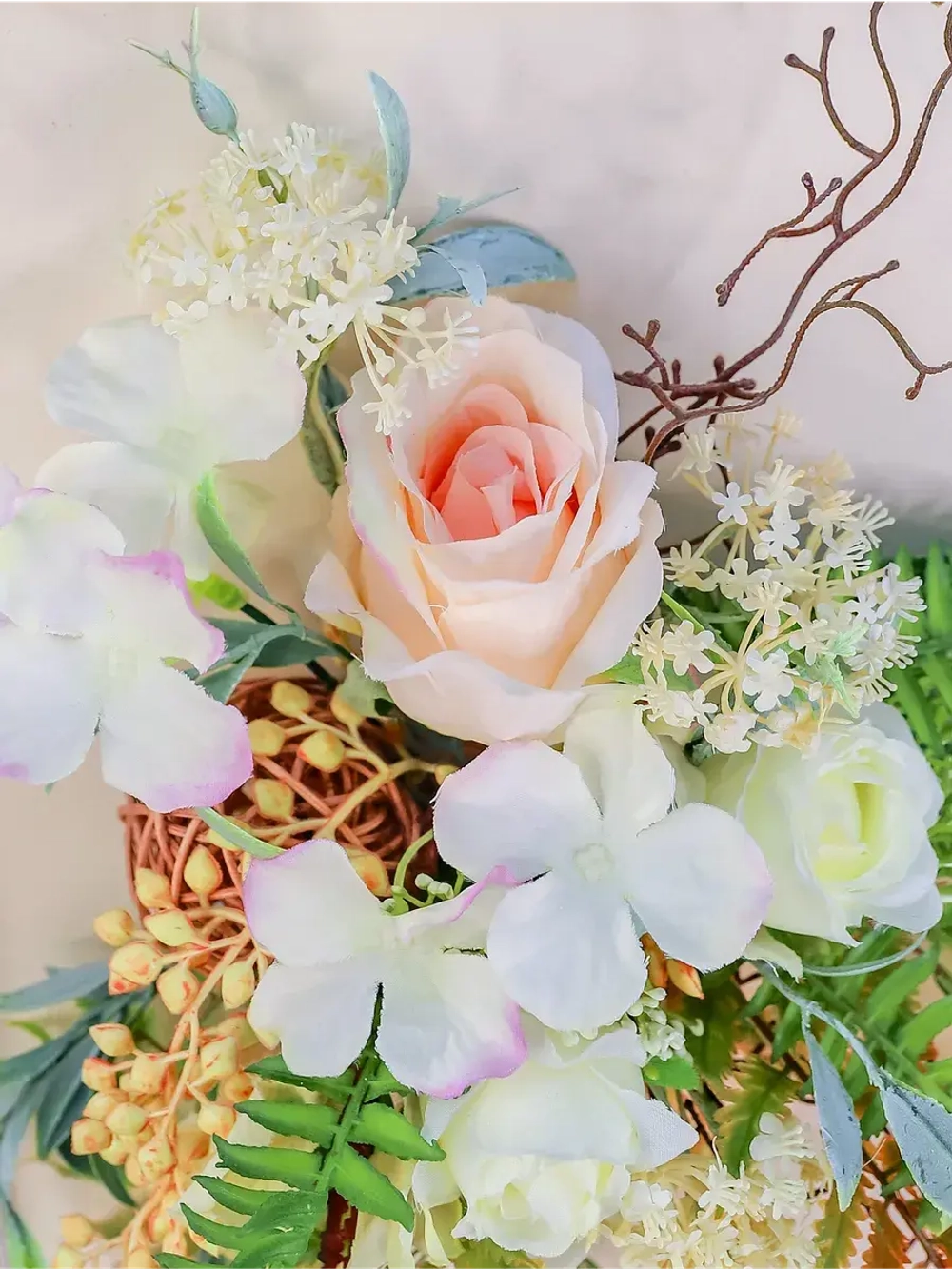 Искусственные цветы на стену в раме