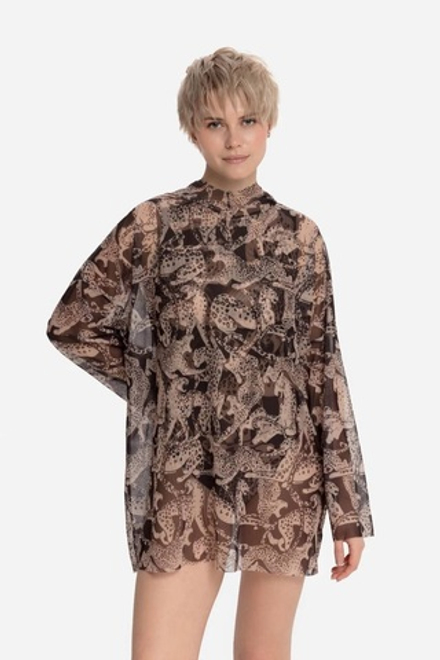 Футболка oversize с капюшоном "Дикая Кошка"