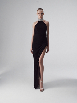 Вечернее платье-халтер с декорированным воротником