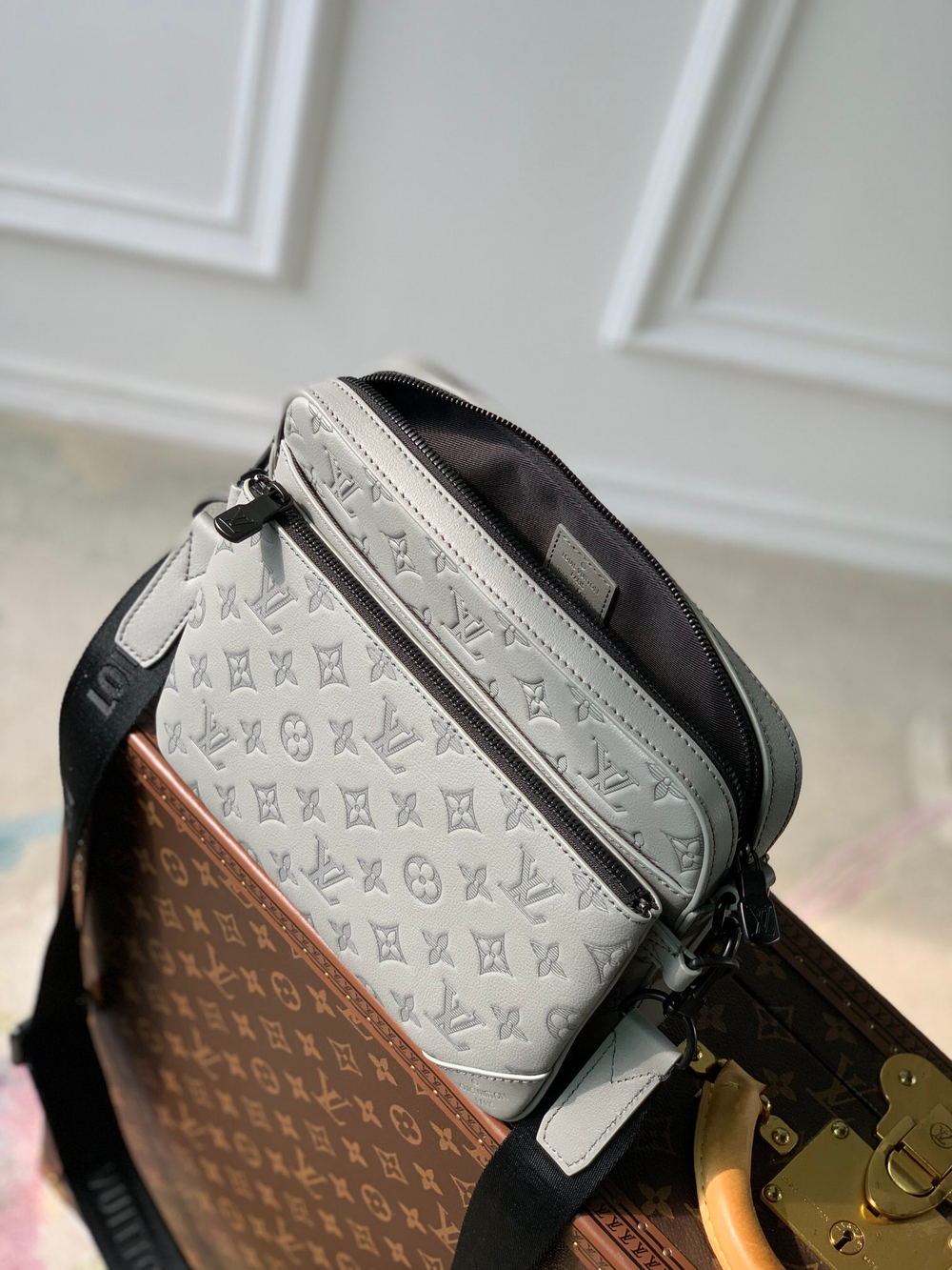 Louis Vuitton Trio Messenger