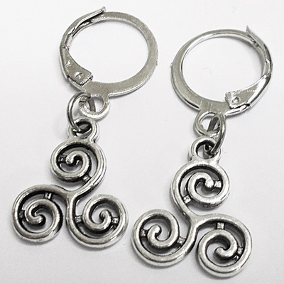 Серьги кольца с подвеской "Трискель" (13х13мм) для пирсинга ушей. Бижутерия.