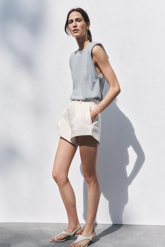 ZARA ФУТБОЛКА ИЗ ТКАНИ С ЭФФЕКТОМ ПОТЕРТОСТИ С ПОДПЛЕЧНИКАМИ, СЕРО-СИНИЙ