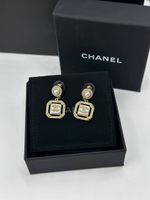 Серьги CHANEL