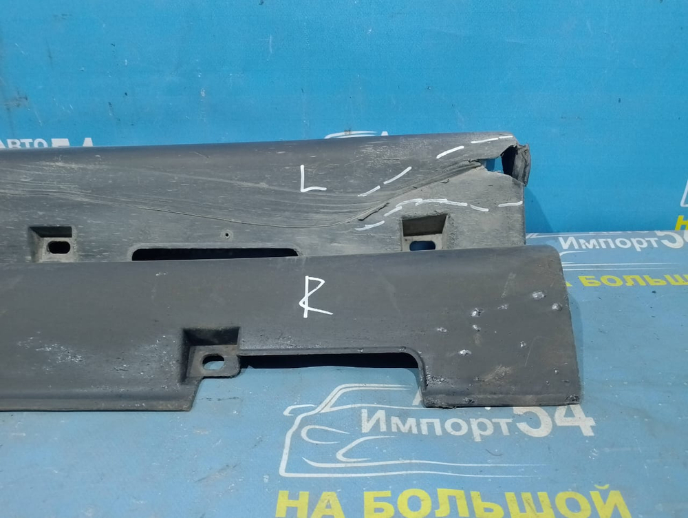 Порог правый пластиковый Honda AVANCIER 1999-2003