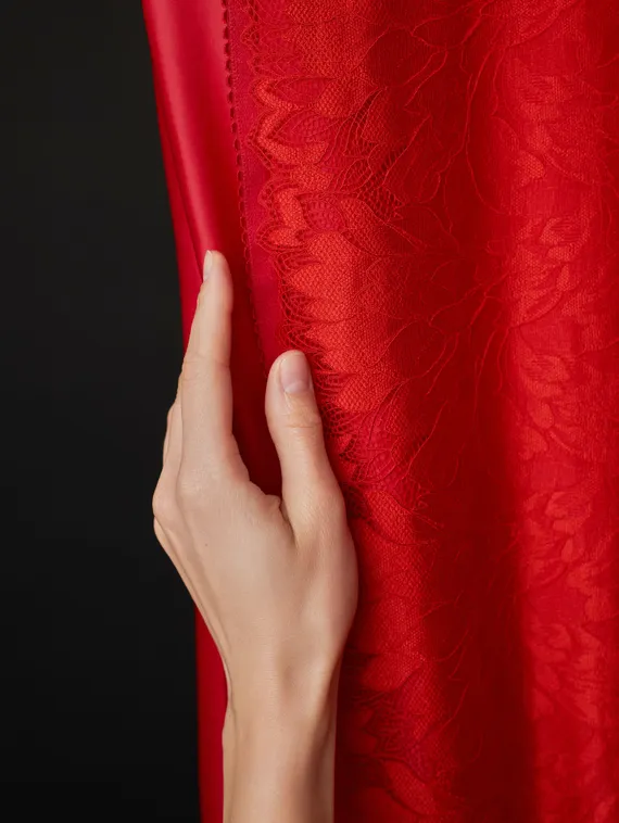 Обратите внимание, у кружева другой оттенок, чем у материалов Lauma 100