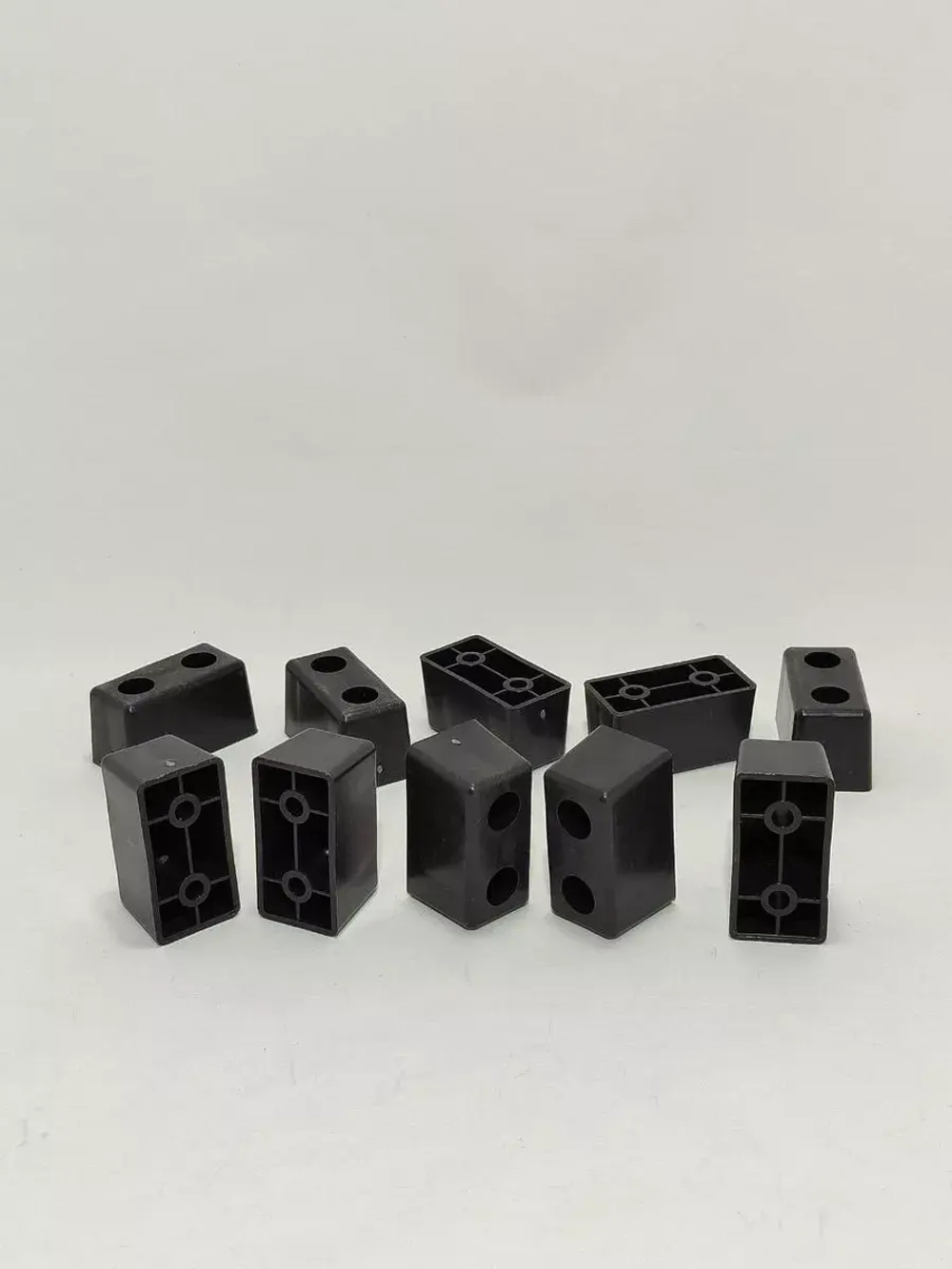 Пластиковые ножки для мебели дивана шкафа тумбочки стола