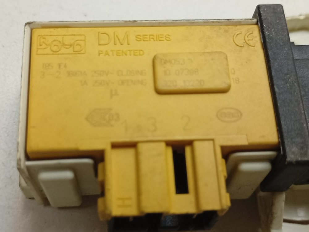 GOY1054L кт48 Замок люка для стиральной машины Candy 41041367 б/у