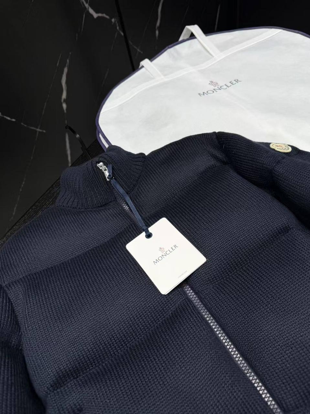 Пуховик Moncler