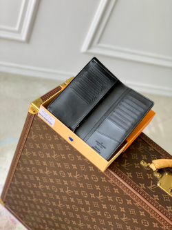 Louis Vuitton Brazza Wallet