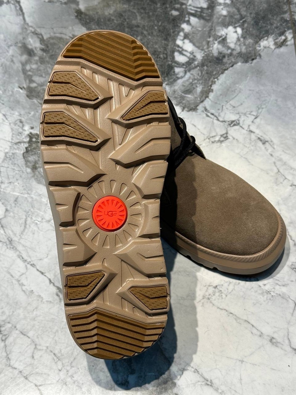 UGG