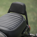 Подушка спинки пассажирского сиденья Royal Enfield, черного цвета, арт. KXA00097