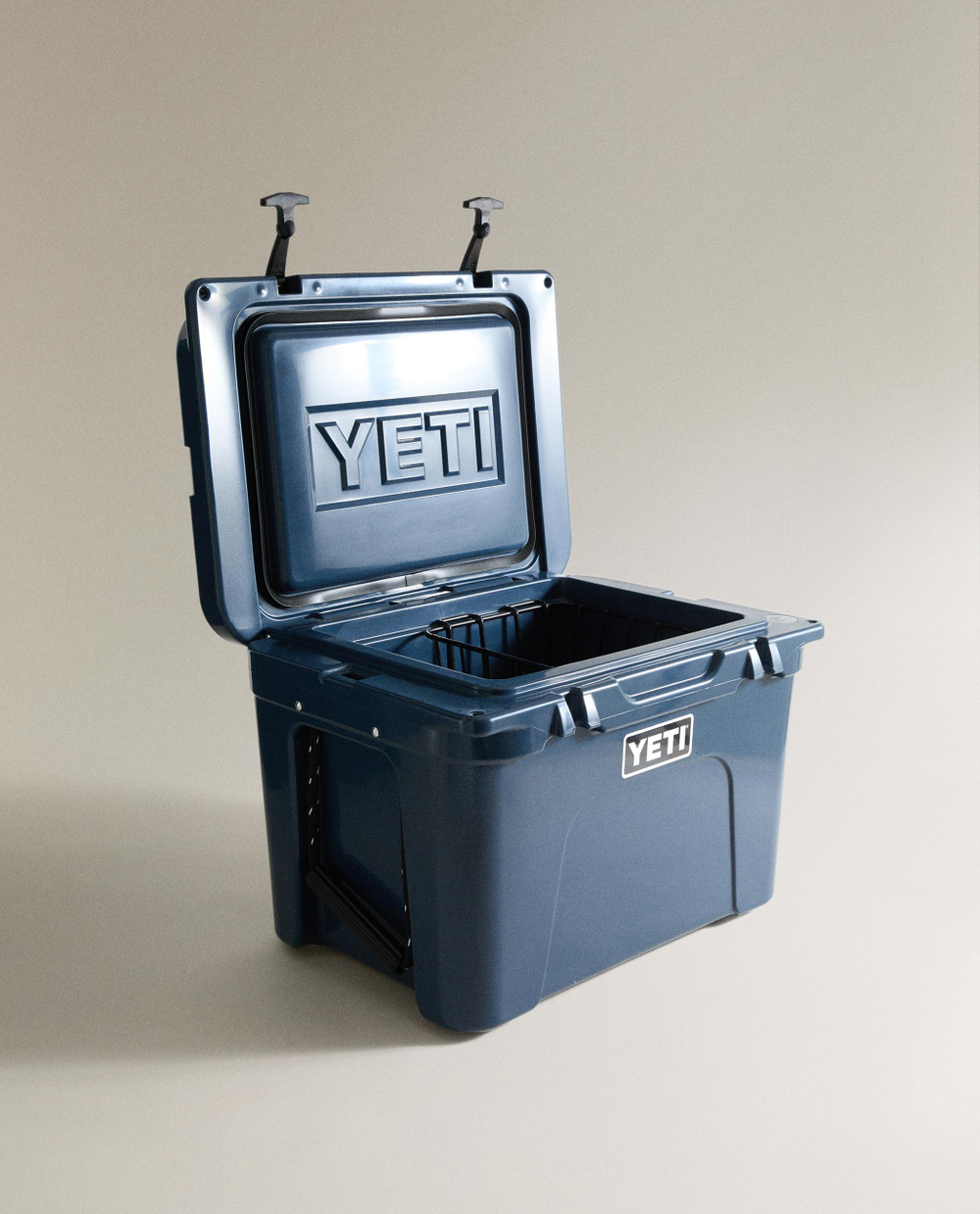 YETI Термобокс-холодильник переносной 27 л с жёстким корпусом