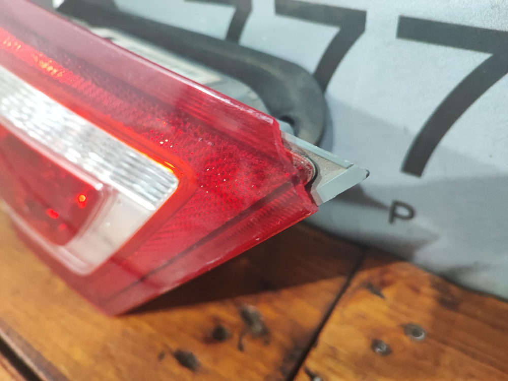 Фонарь задний левый внутренний LADA Vesta 15-22 Б/У Оригинал 8450006965