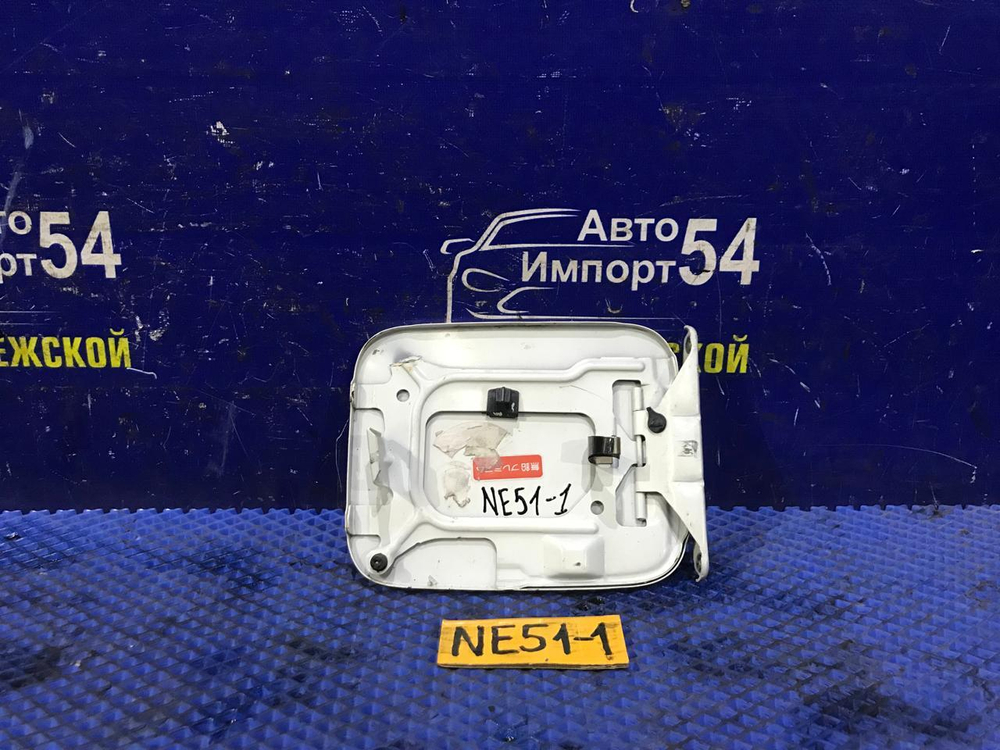 Лючок бензобака NISSAN ELGRAND 2005