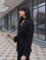 Пиджак без воротника с поясом