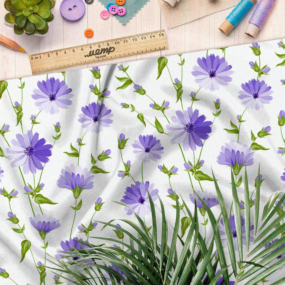 Ткань сатин васильки и сочная листва на бежевом фоне