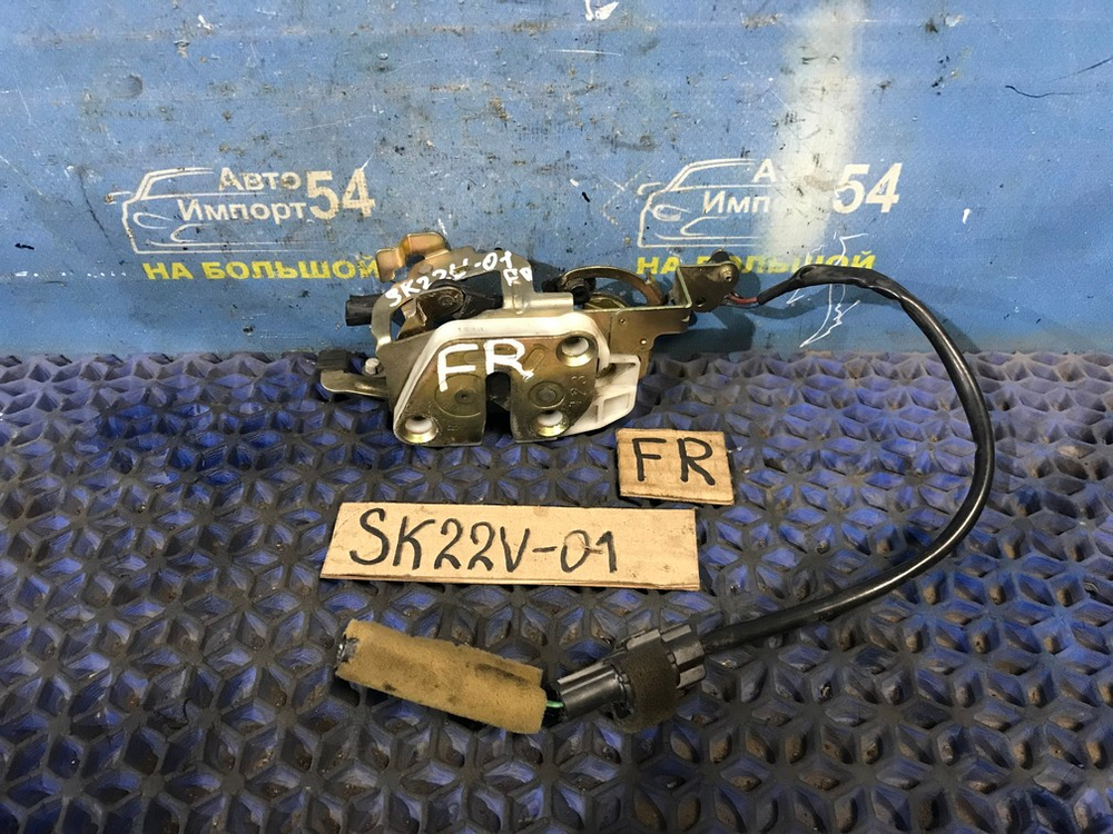 Замок двери передней правой MAZDA BONGO 2002