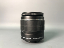 Canon 1100D Kit 18-55mm, 5140 кадров, есть царапины.