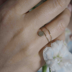 базовое кольцо с бриллиантовой «луной» из белого золота