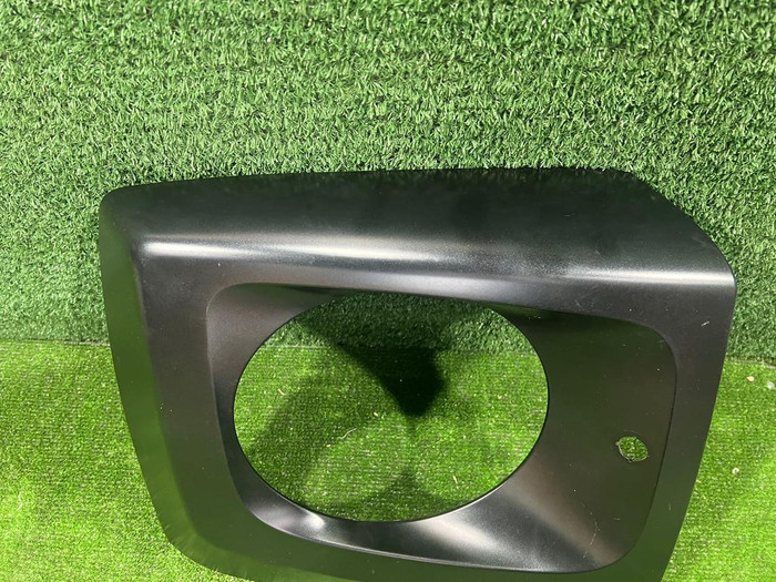 Накладка фары правая Mercedes G W463 (2018-н.в.)