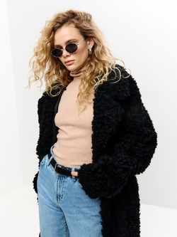 Шуба из натуральной шерсти черного цвета