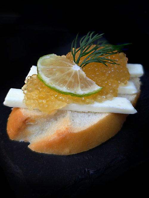 Брускетт с икрой щуки