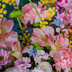 165. Яркая ароматная весенняя композиция с гиацинтами и нарциссами