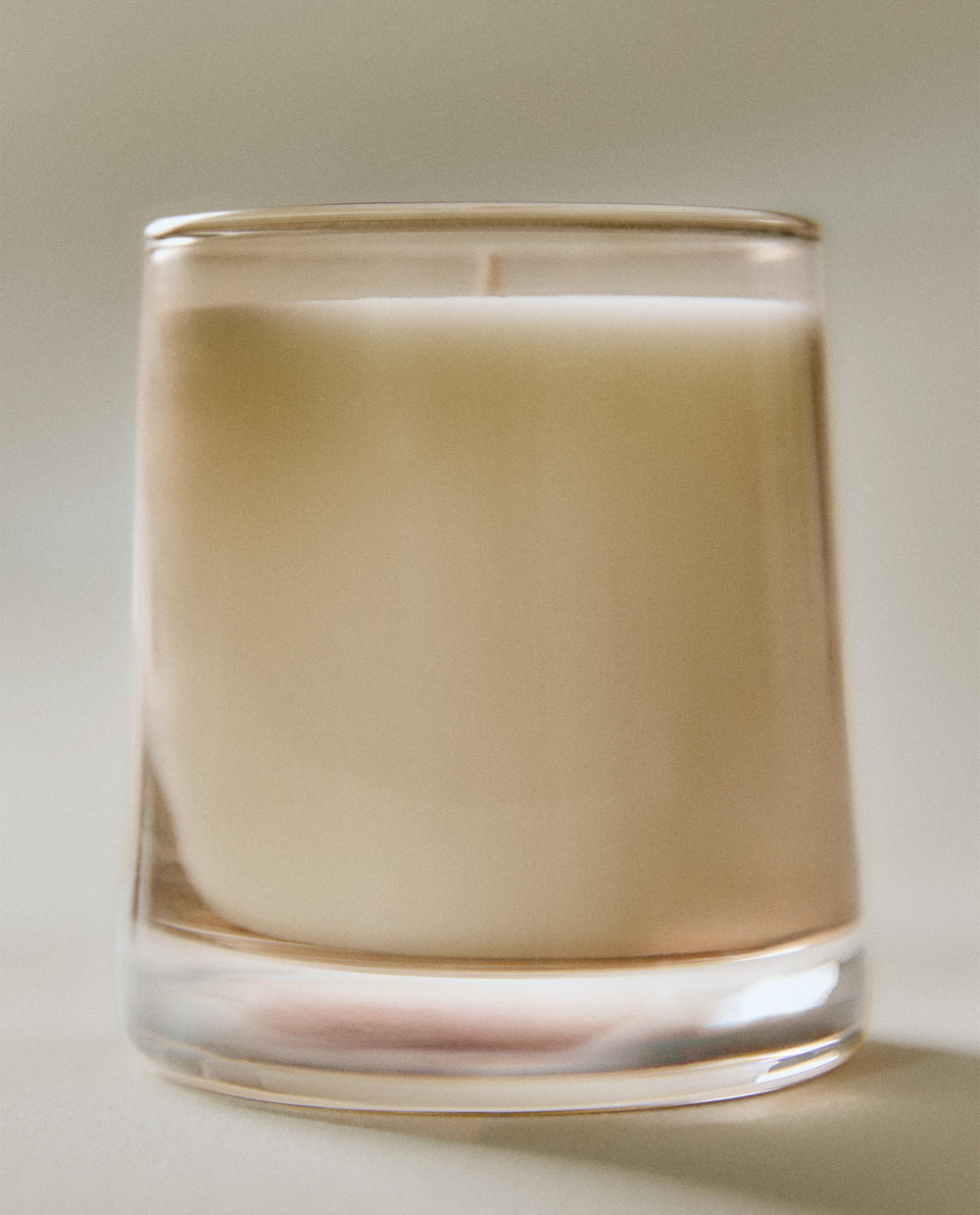 Zara Home Свеча ароматическая Jasmine & Musk 180 г, растительный воск, аромат цветочный древесный, Розовый