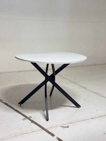 Стол М-City DISAUR Дарио D100 Белый, стекло, Черный каркас