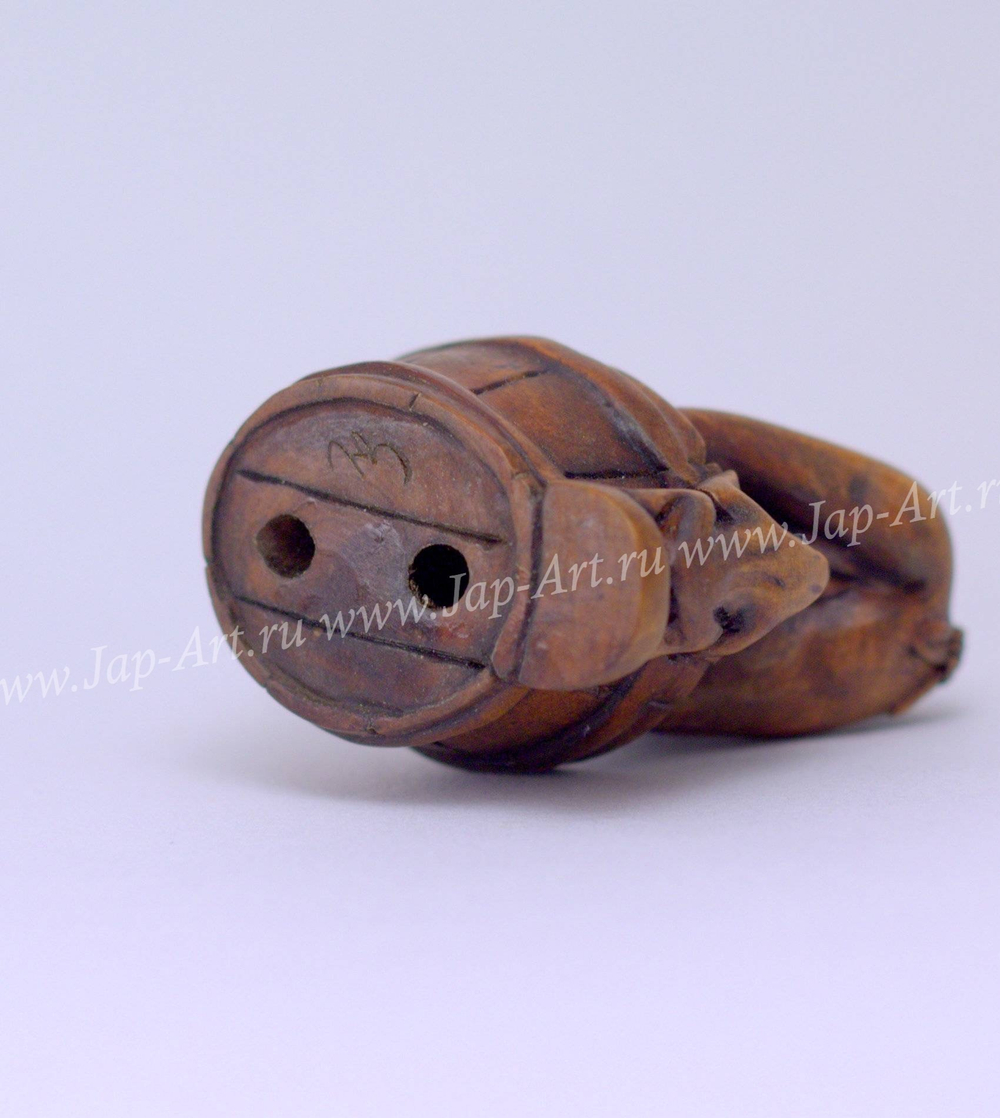 Нэцкэ Нагая красавица и лягушка (светлая)