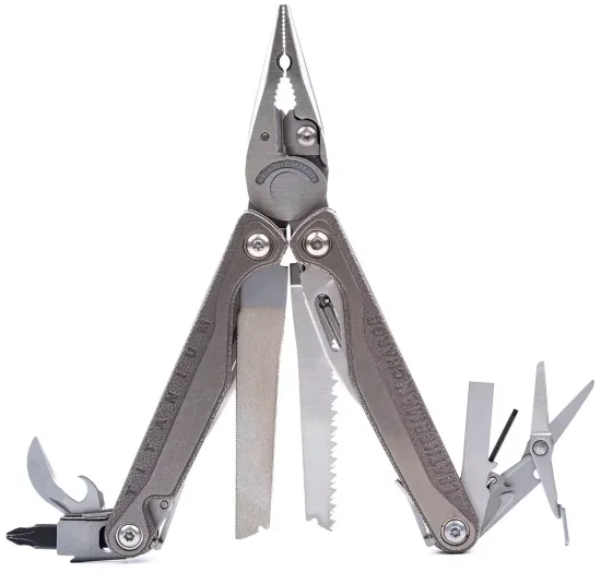 Мультитул Leatherman Charge Plus TTi 832528 титановый 19 функций